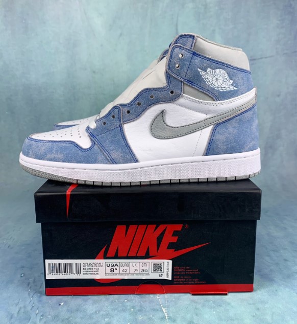 Jordan 1 Retro High Hyper Royal Smoke Grey