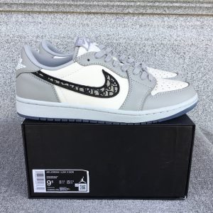Jordan 1 Retro Low Dior